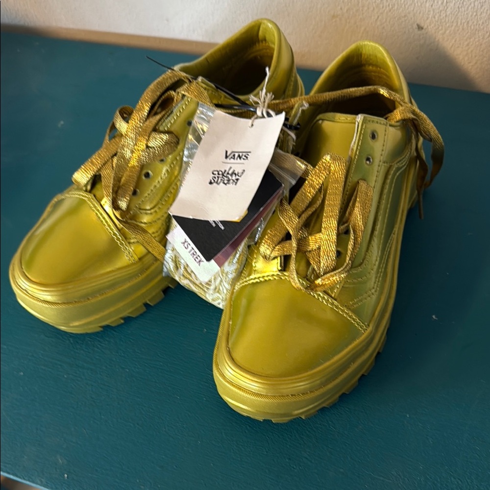 Vans Gold Metallic Sneakers Fashion-Forward Design
